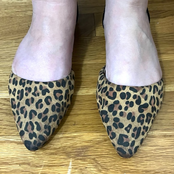 Leopard flat shoes by Gap are in like new condition. Size 9 - Picture 7 of 12
